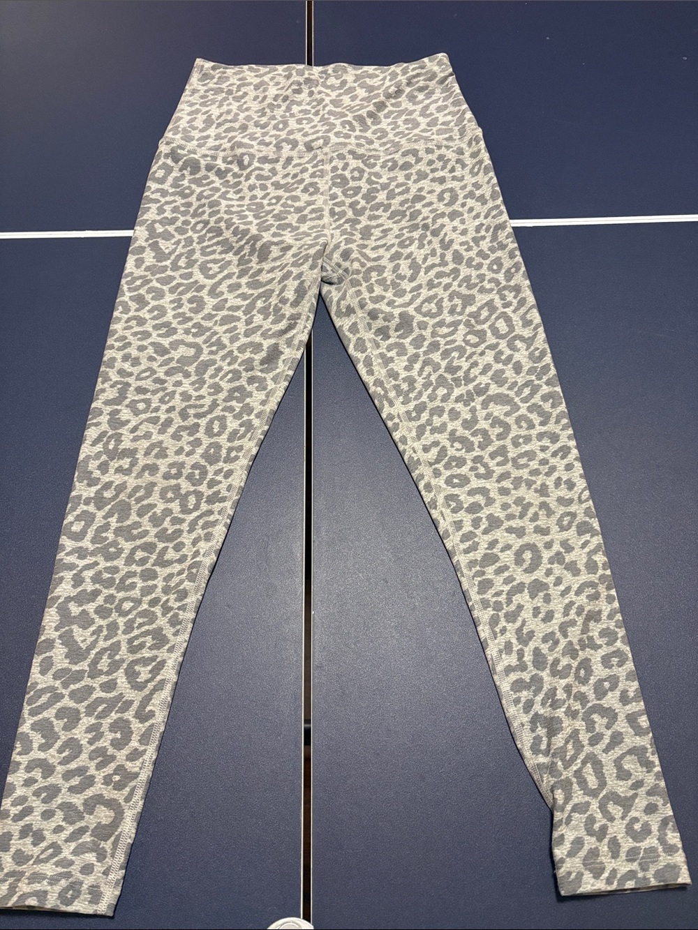 Beyond yoga Women's Gray Leopard Print Leggings
